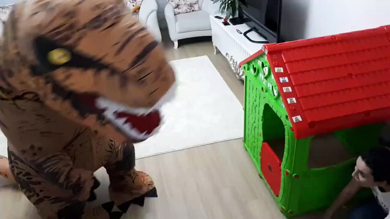 Atlas Sevimli Dinazoru'na Çikolatalı İğne Yaptı Kocaman Bir Trex'e Dönüştü Pretend Play