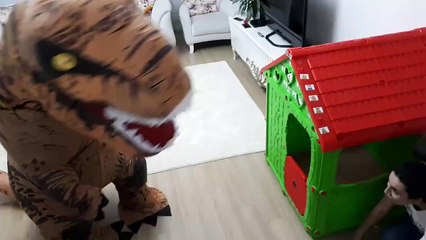 Atlas Sevimli Dinazoru'na Çikolatalı İğne Yaptı Kocaman Bir Trex'e Dönüştü Pretend Play