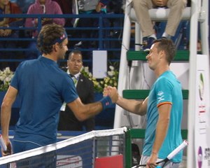 Federer beats Kohlschreiber to reach Dubai second round