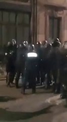 Deux CRS se battent entre eux à Toulouse lors de l'acte XV des gilets jaunes