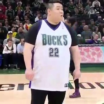 Ce jeune homme a choqué tout le monde quand il s'est mis à danser