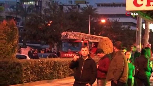 İntihar için çıktığı saat kulesinden inemeyen yaşlı adamı itfaiye kurtardı