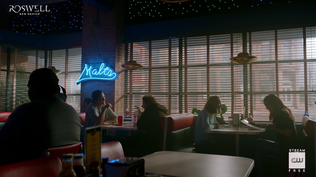 Roswell, New Mexico S01E06 Inside -Smells Like Teen Spirit