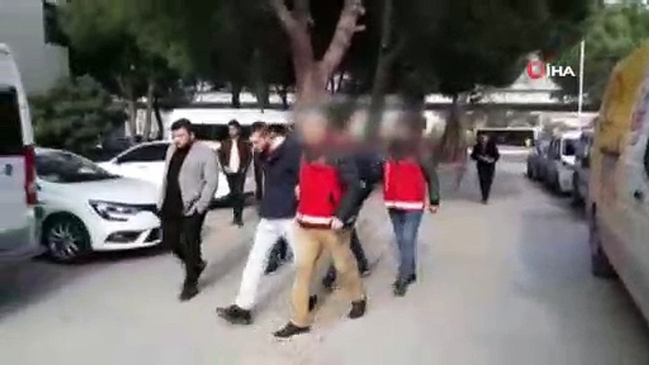 Kendilerini polis olarak tanıtıp gasp yapan zanlılar yakalandı
