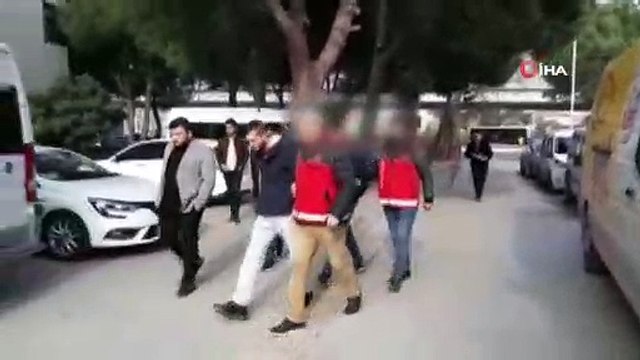 Kendilerini polis olarak tanıtıp gasp yapan zanlılar yakalandı