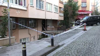 Beşiktaş'ta Duvar Çöktü, Araçlar Askıda Kaldı