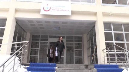 Tedavi İçin Karlı Yamaçları Aşıyorlar