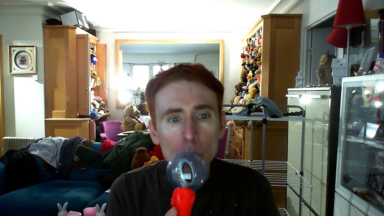 Wiwi égratigne "popilé" de Misié Sadik