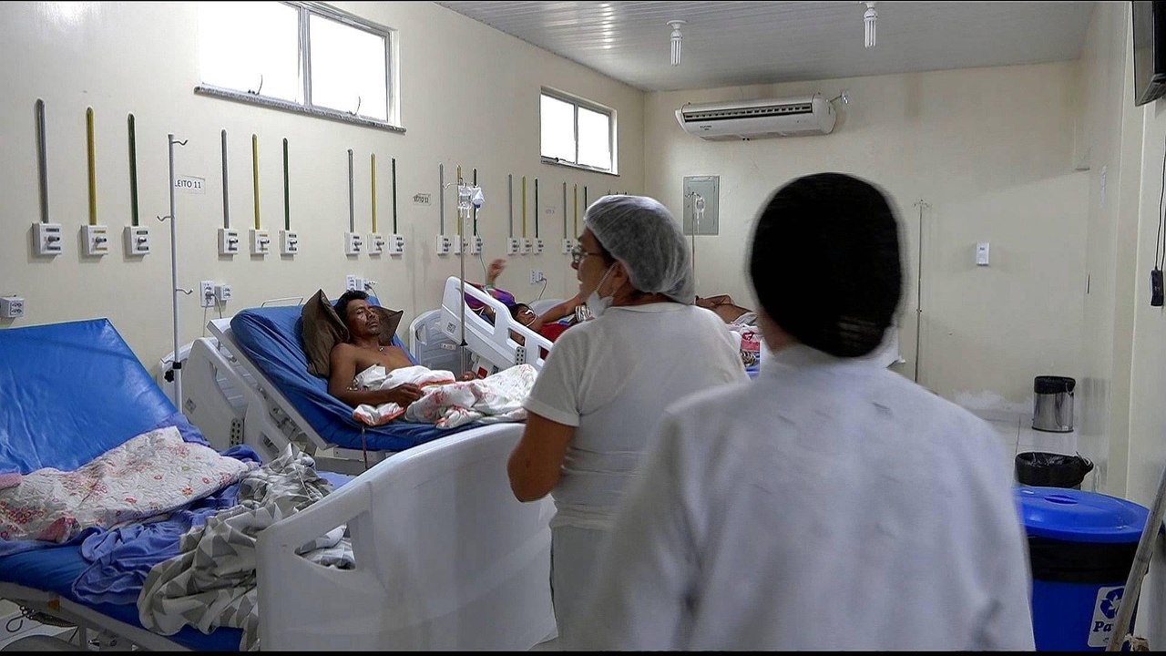 Venezuela crisis: Dozens hurt in violence near border