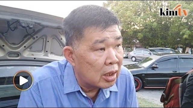 'Saya ada 6 ambulans mereka ada apa? Tak payah tunggu dana k'jaan, cari sendiri'