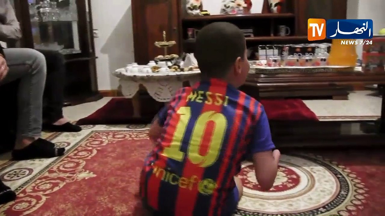 لاعبو إتحاد عنابة يقومون بزيارة إنسانية للطفل "هاشم" من ذوي الإحتياجات الخاصة