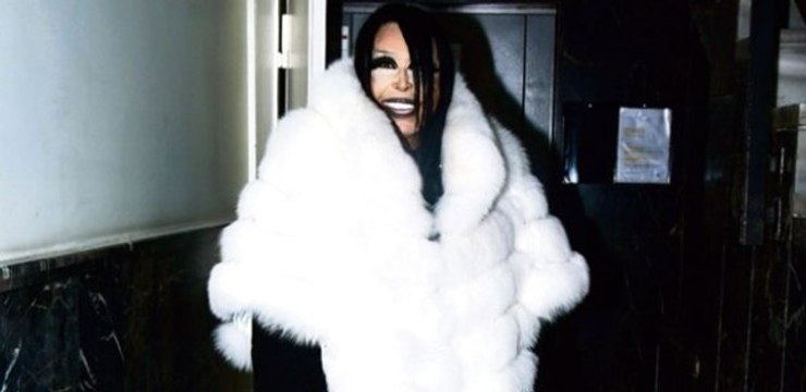 Bülent Ersoy, Kürk Giydiği İçin Kendisini Eleştirenlere Ateş Püskürdü