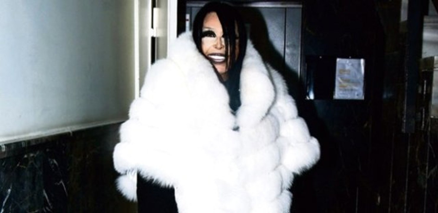 Bülent Ersoy, Kürk Giydiği İçin Kendisini Eleştirenlere Ateş Püskürdü