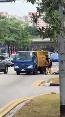 Condutor exaltado mete-se com o ciclista sénior errado