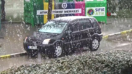 Karaman’a Ceviz Büyüklüğünde Lapa Lapa Kar Yağdı