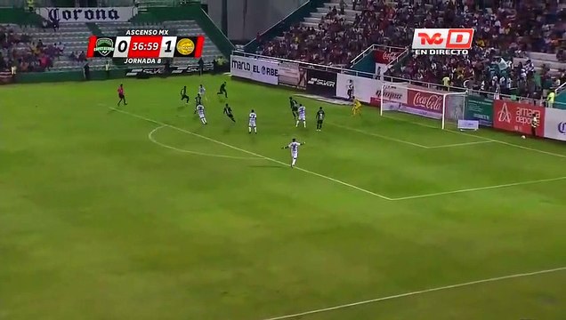 Футболист команды Марадоны забил ударом через себя из-за пределов штрафной Футбол