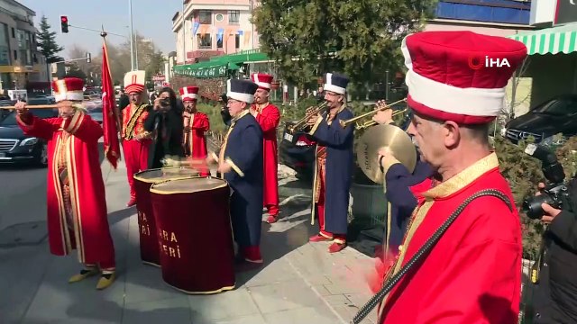 Dışişleri Bakanı Mevlüt Çavuşoğlu, Türkiye Gaziler ve Şehit Aileleri Vakfını ziyaret etti.