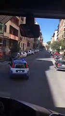 La police italienne escorte le bus de l'équipe d'Irlande de rugby