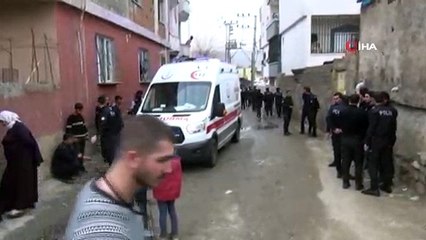 Cizre’de iki aile arasında taşlı sopalı kavga: 5 yaralı
