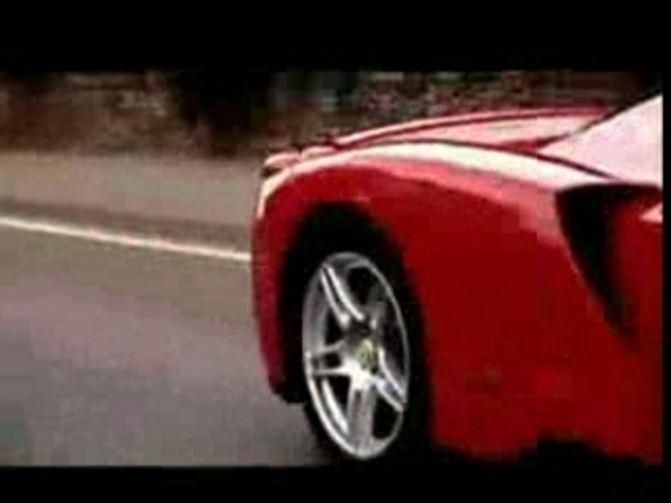 Test auto McLaren F1 contre Ferrari Enzo