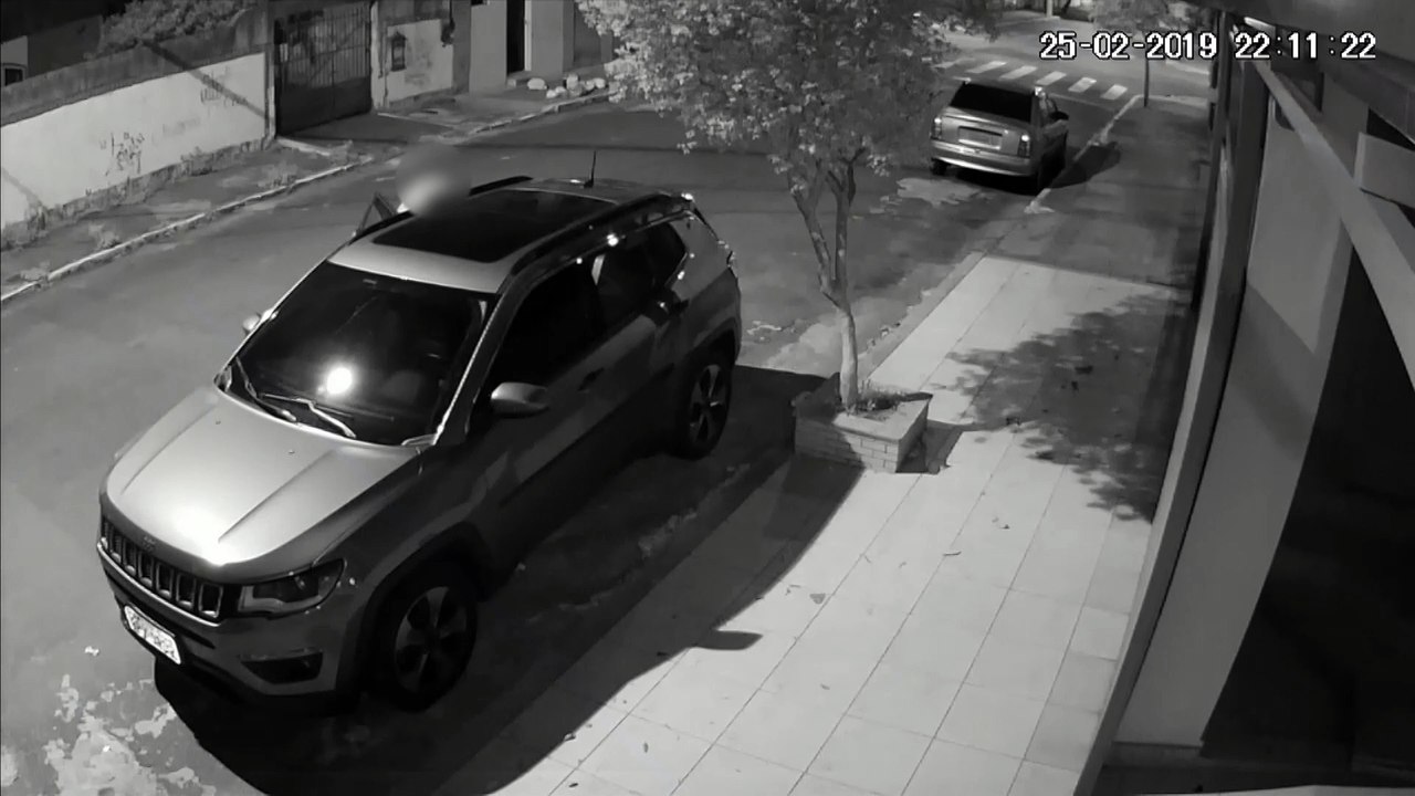 Advogado tem carro levado por criminosos em Vila Velha