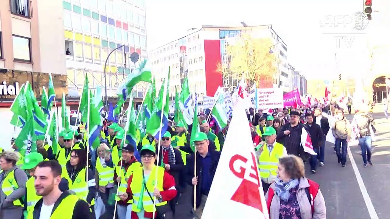 Tausende Tarifbeschäftigte streiken für mehr Geld