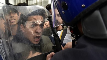Des milliers de jeunes Algériens dans la rue : marre de Bouteflika !