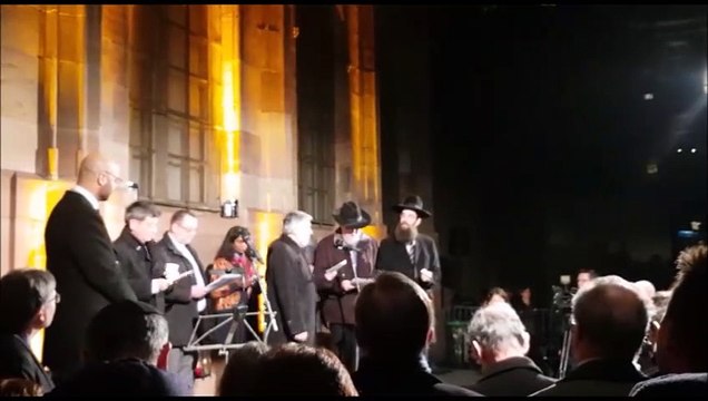 DNA - Extrait du rassemblement interreligieux place du Chateau à Strasbourg, ce mardi 26 février à 18h45