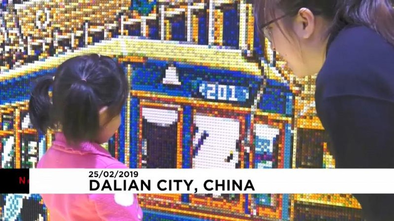 Straßenbahn aus 80.000 Legos