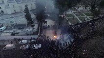 Report Tv-Incidentet në protestën para parlamentit/ Report Tv sjell pamjet me dron