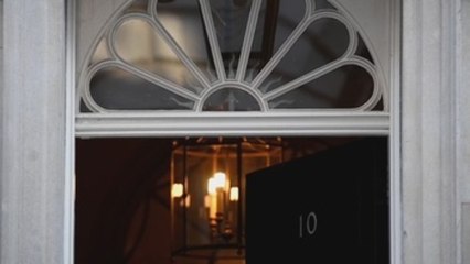 May cede a las presiones y acepta retrasar el "brexit", pero como última alternativa