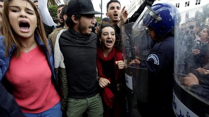 Jovens argelinos protestam contra quinto mandato de Bouteflika