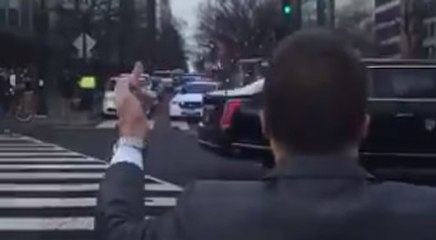 Trump geçerken öyle bir küfretti ki...