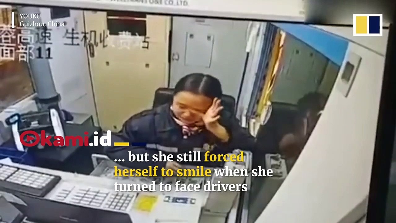 Viral, Pekerja Tol Ini Menangis Setelah Dimaki Pelanggan