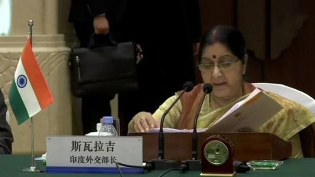 India doesn't wish to see further escalation : Sushma Swaraj in China | Oneindia News