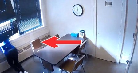 Polis Merkezinin Penceresinden Atlayıp Kaçtı