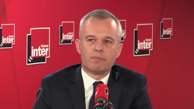 François de Rugy sur la taxe carbone : La question de la fiscalité écologique -donc de la taxe carbone, qui coûterait 3 centimes de plus - est [encore] en débat