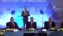 Berat Albayrak:'26 milyon tane mektup gelmesi demek, bana şöyle bir soru işareti uyandırdı: Türkiye'de o kadar o dili konuşan insan yoktur herhalde. Nasıl yazışmışlar? İnceleyelim. O incecik zarflardan neler çıkıyor neler'