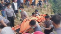 El hundimiento de una mina ilegal en Indonesia deja al menos un muerto y 60 desaparecidos