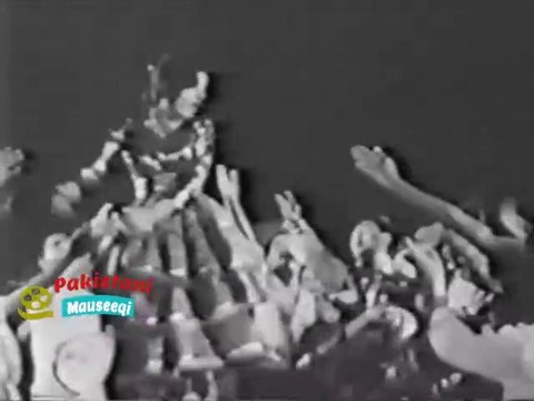 Jokar 1966 : Maria Maria Har Dil Ki Lagan Tum Ho Khushiyon ka Chaman Tum Ho : Ahmed Rushdi & Najma Niazi : Music Moslehuddin : L Masroor Anwar : Pakistani Old Film Duets