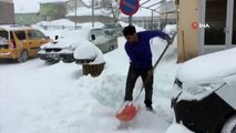 Karlıova'da Yoğun Kar ve Tipinden Dolayı Okullar Tatil Edildi