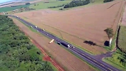 Vídeo mostra helicóptero pousando para atendimento de vítima de grave colisão de trânsito