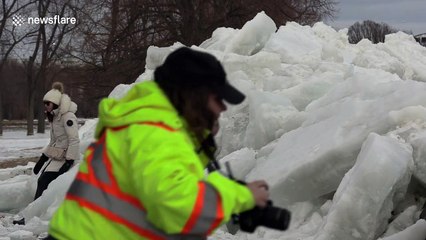 Tourists flock to see ice mountains in Fort Erie, Canada