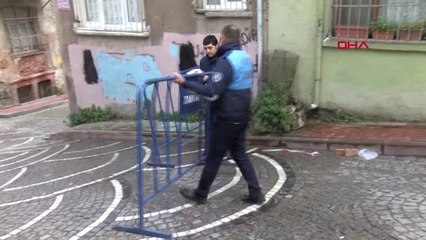 İstanbul-Fatih'te 2 Katlı Binada Çökme Riski