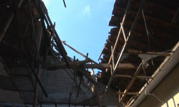 Atap Kelas Roboh, Dua Kelas dalam Satu Sekolah Digabung