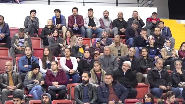 Mersin 70 Kişilik İşe 13 Bin 9 Kişi Başvurdu, Spor Salonunda Kura Çekimi Yapıldı