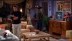 Friends - un matelas de sécurité s'est glissé dans cette scène de la saison 9
