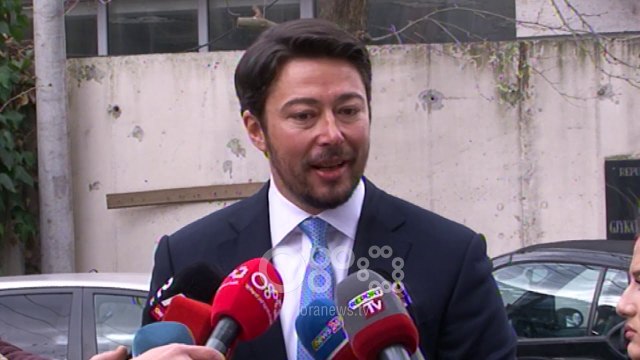 Ora News - Shkëlzen Berisha tregon arsyet pse Balla nuk ishte sot në seancë gjyqësore