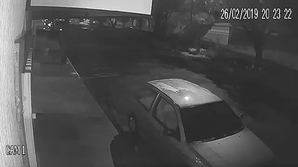 Vídeo mostra ladrões furtando carro em Birigui (SP)