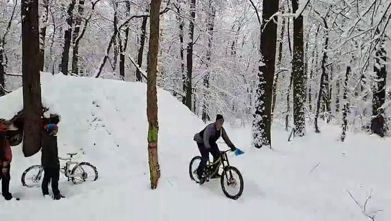 Champion de VTT, il se plante sur le premier rocher !